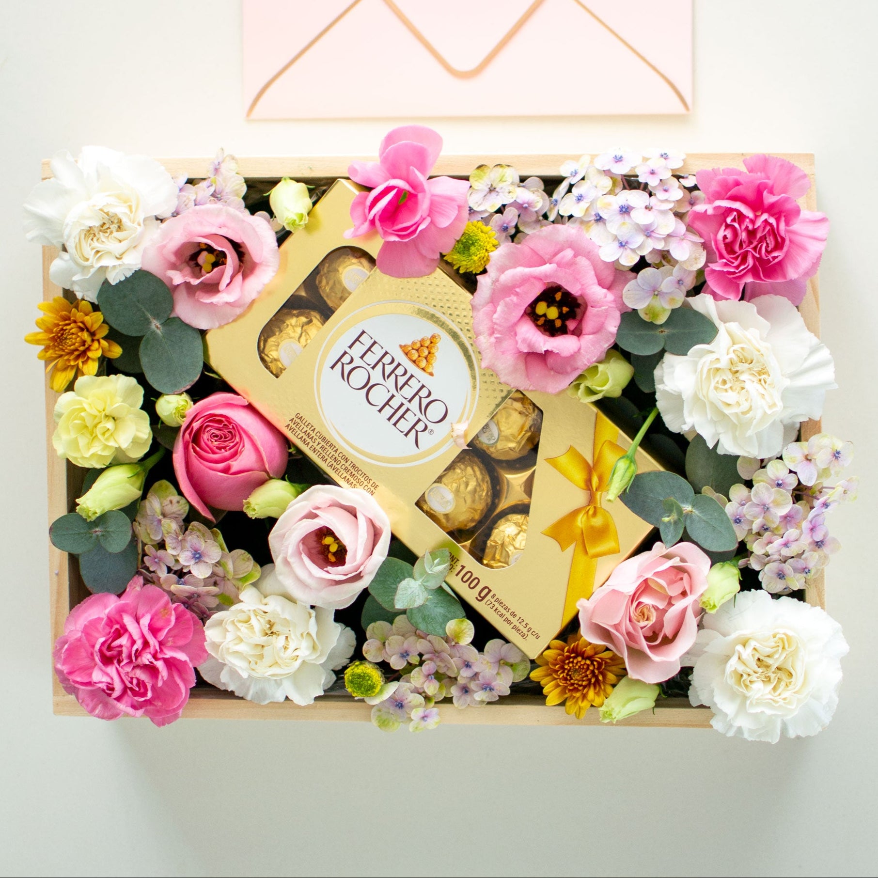 Caja Flores Variadas y Chocolates