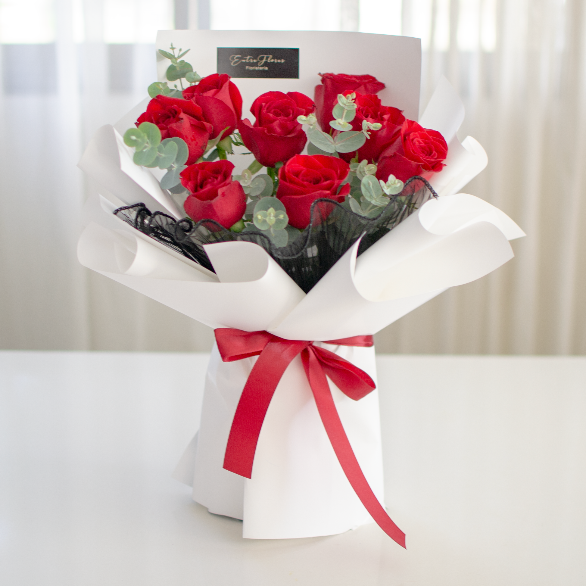 Ramo de Rosas y Eucalipto